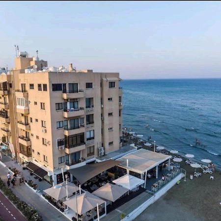 Bettys 1Br Seafront Apt Larnaca Extérieur photo